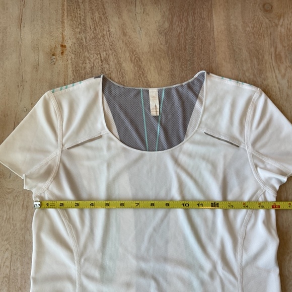 Lucy short sleeve workout tee - cool back design! - Picture 4 of 7